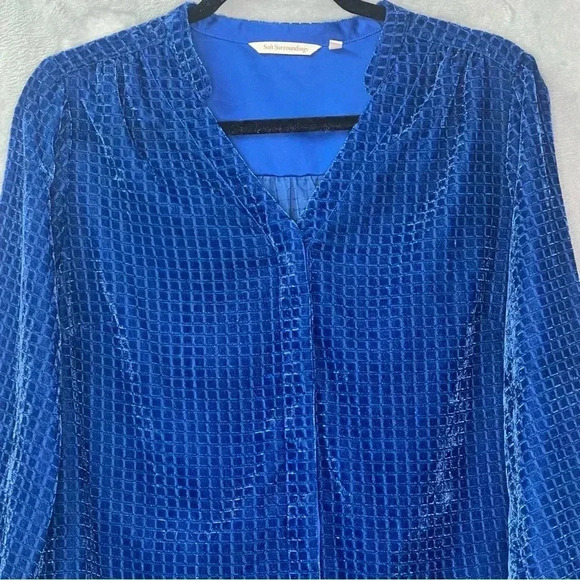 Soft Surroundings Ivy Shirt Women Sz M Velvet Burnout Cobalt Blue Jewel Button - Picture 3 of 13